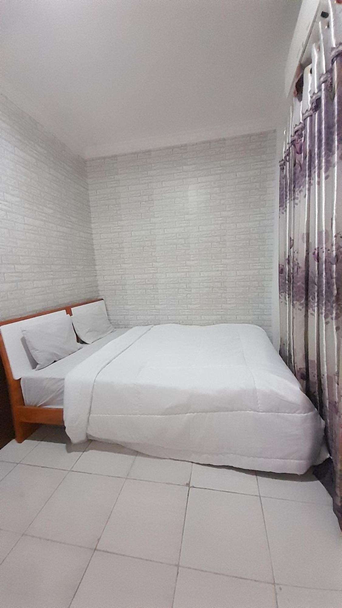 Spot On 92307 Kos Rumah Mirah Syariah Medan